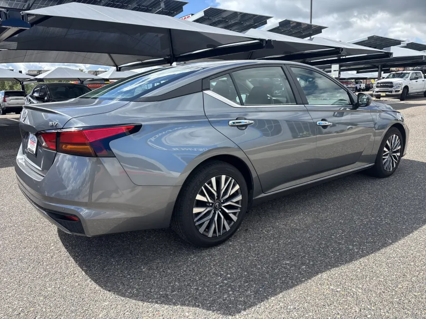 2023 Nissan Altima 2.5 SV | Photo 4 of 19