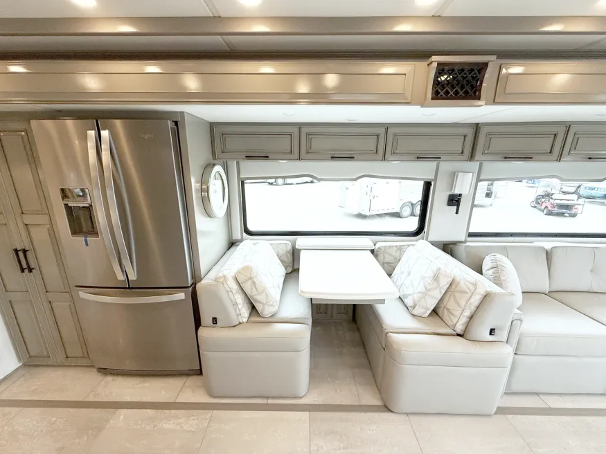 2026 Newmar London Aire 4551 | Photo 9 of 33