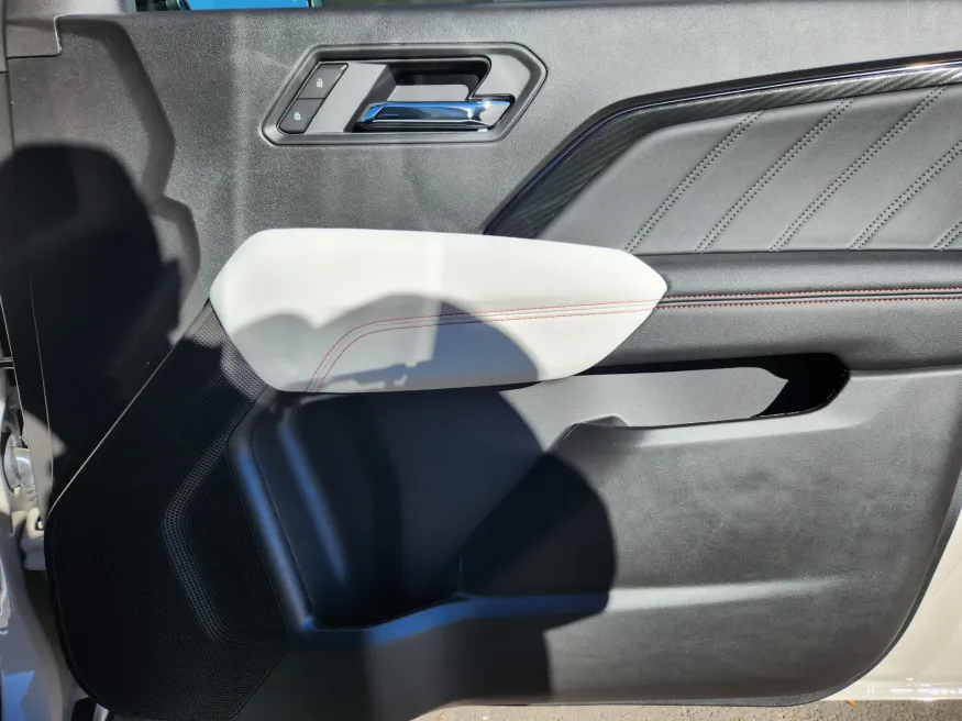 2026 GMC Canyon 4WD AT4X | Photo 15 of 29