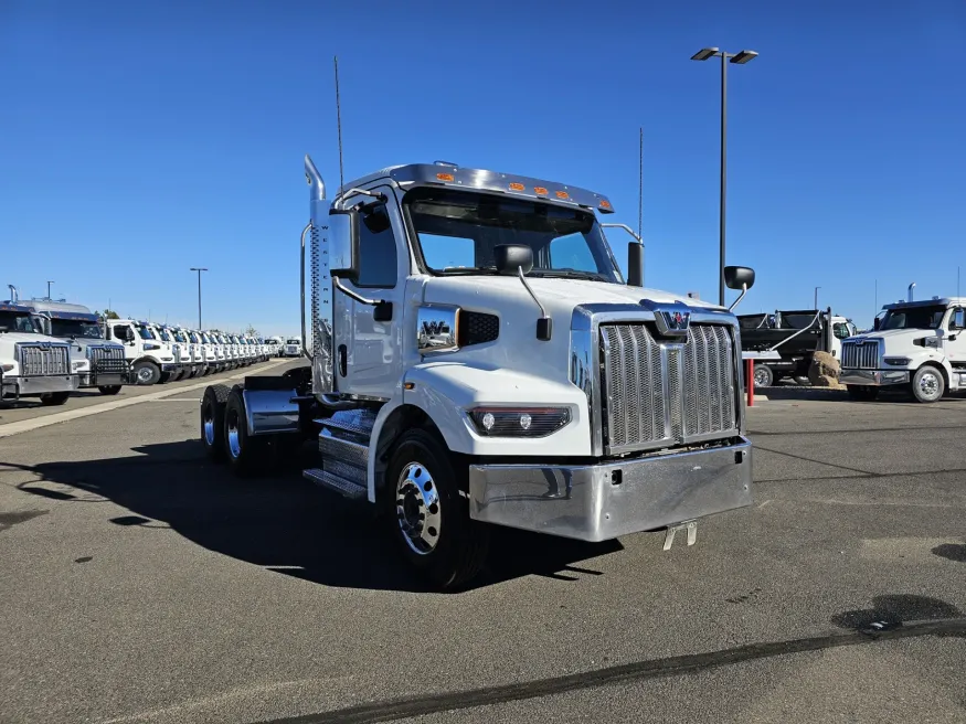 2023 Western Star 47X | Photo 3 of 14