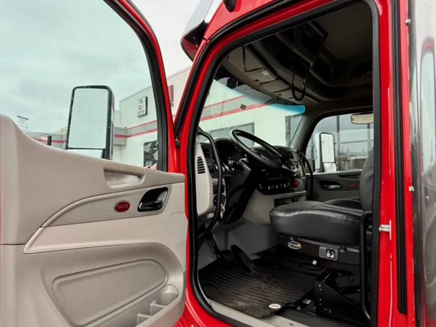 2022 Peterbilt 567 | Photo 10 of 18