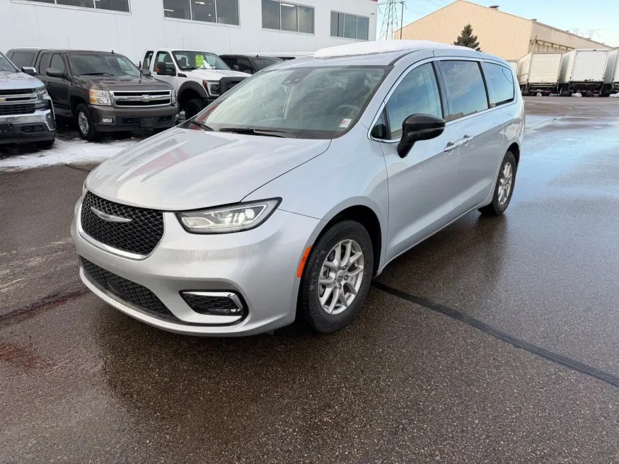 2024 Chrysler Pacifica Touring L | Photo 24 of 24
