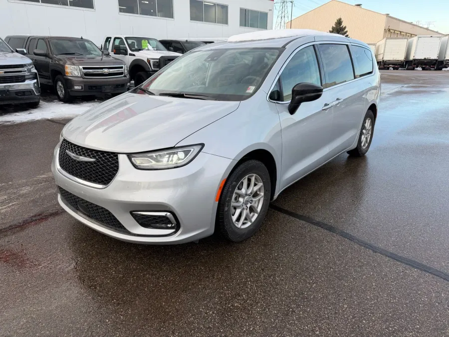 2024 Chrysler Pacifica Touring L | Photo 24 of 24