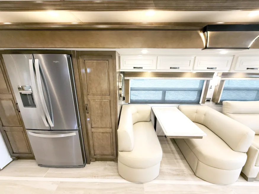 2026 Newmar Dutch Star 4325 | Photo 10 of 32