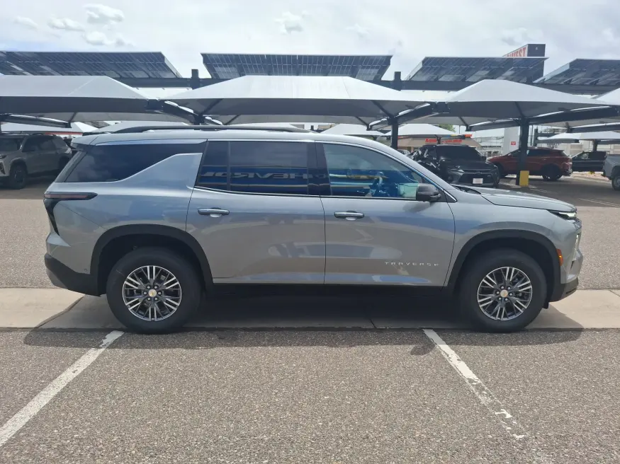 2026 Chevrolet Traverse AWD LT | Photo 5 of 22