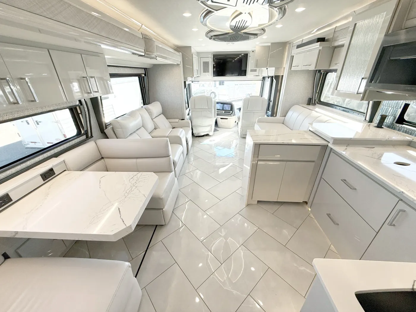 2025 American Coach Eagle | Photo 5 of 4