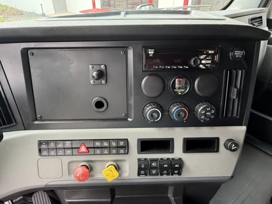 2019 Freightliner Cascadia | Photo 11 of 20