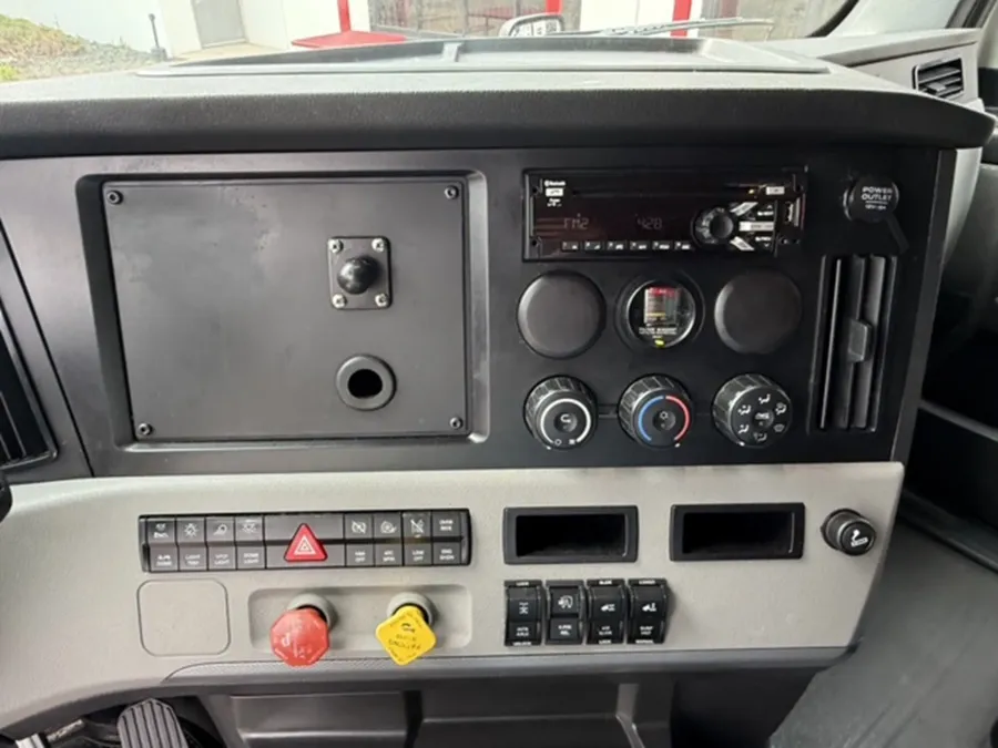 2019 Freightliner Cascadia | Photo 11 of 20