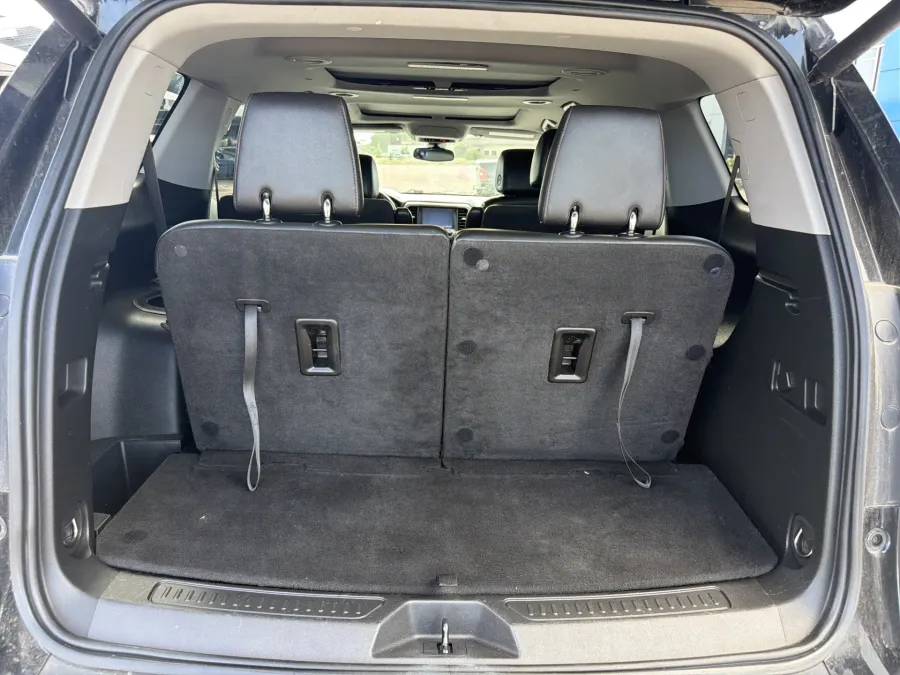2023 GMC Acadia AT4 | Photo 6 of 25