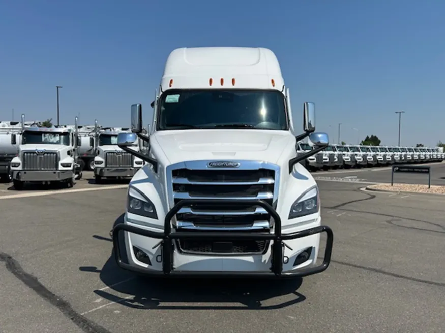 2026 Freightliner Cascadia 126 | Photo 2 of 18