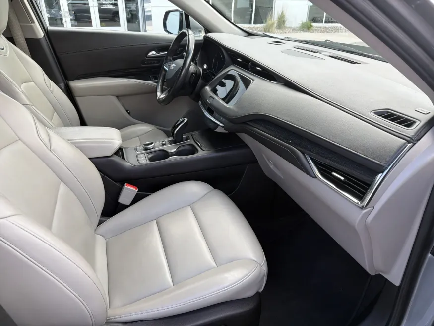 2023 Cadillac XT4 AWD Premium Luxury | Photo 11 of 21