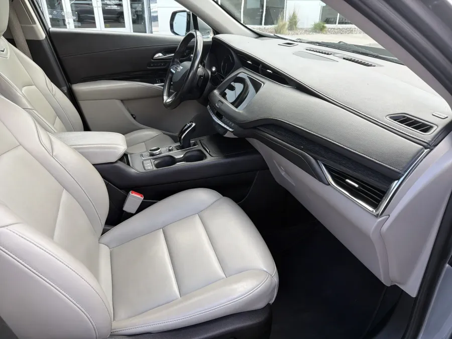 2023 Cadillac XT4 AWD Premium Luxury | Photo 11 of 21