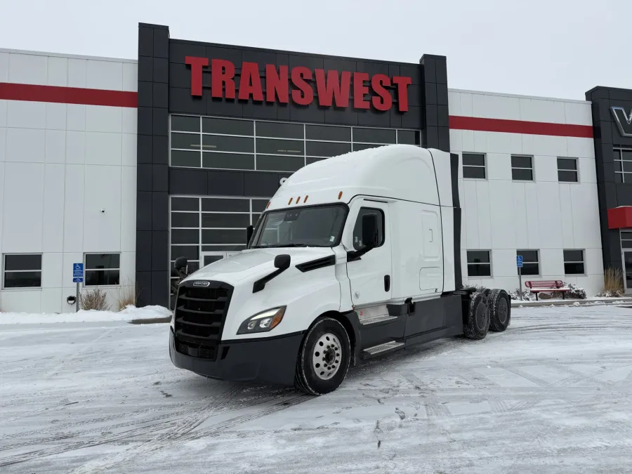 2024 Freightliner Cascadia | Photo 1 of 9