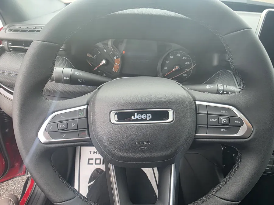 2026 Jeep Compass Latitude Altitude | Photo 18 of 24