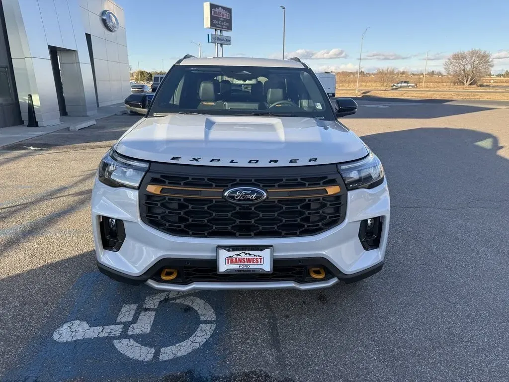2026 Ford Explorer | Photo 2 of 32
