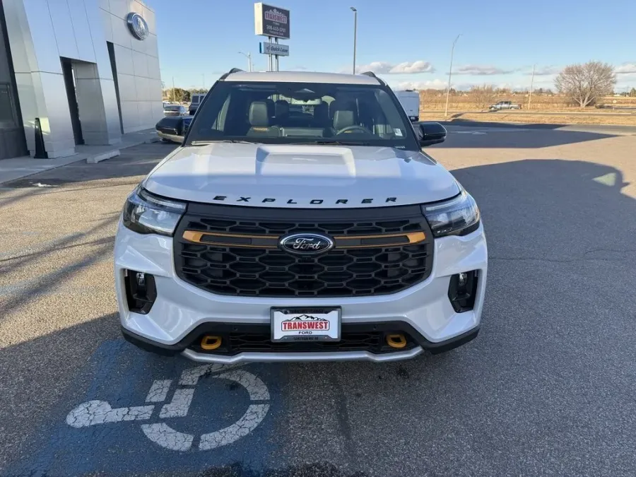 2026 Ford Explorer | Photo 2 of 32