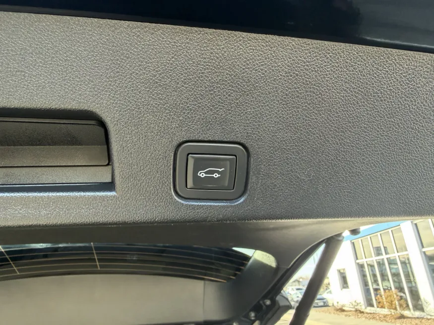 2025 Chevrolet Traverse AWD LT | Photo 10 of 22