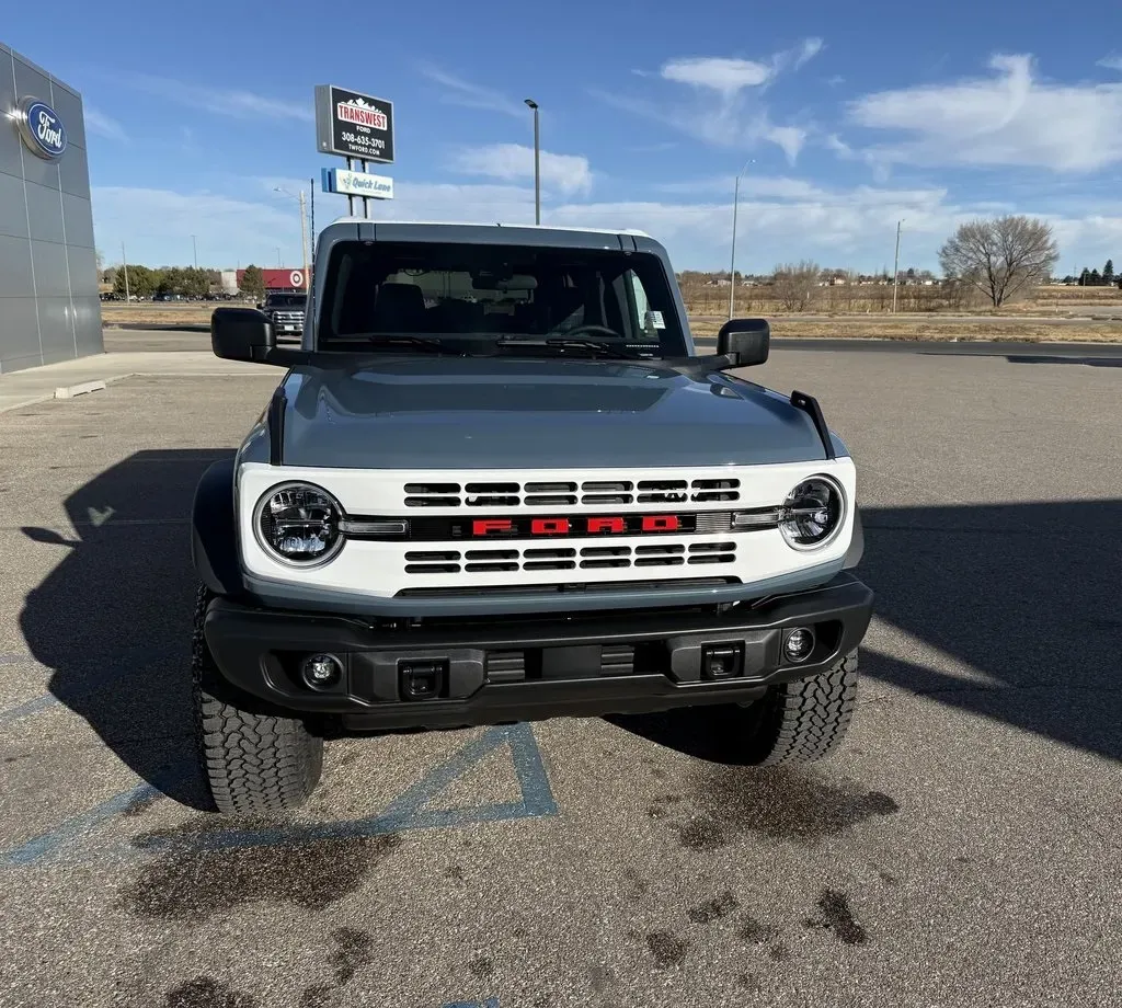 2025 Ford Bronco | Photo 2 of 26