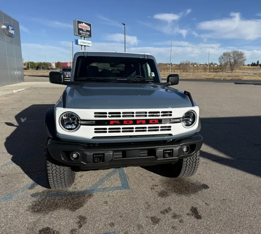 2025 Ford Bronco | Photo 2 of 26
