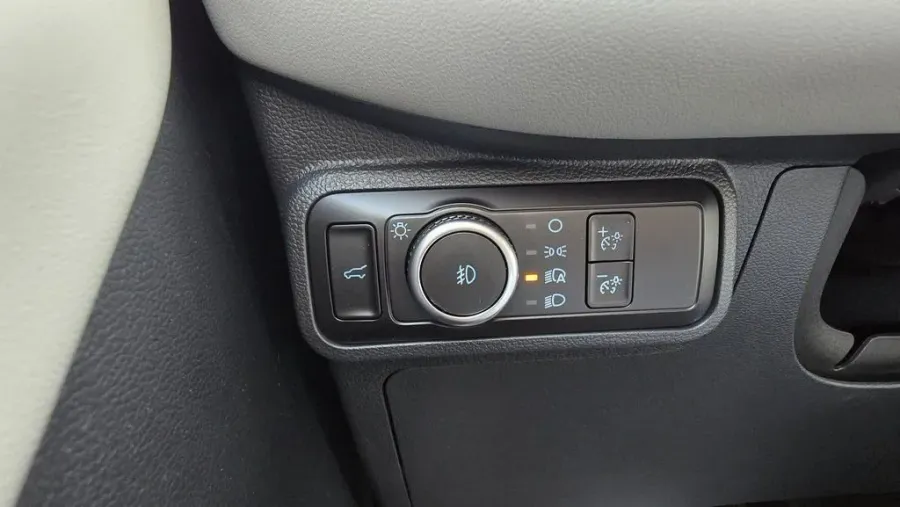 2026 Ford Explorer | Photo 14 of 32