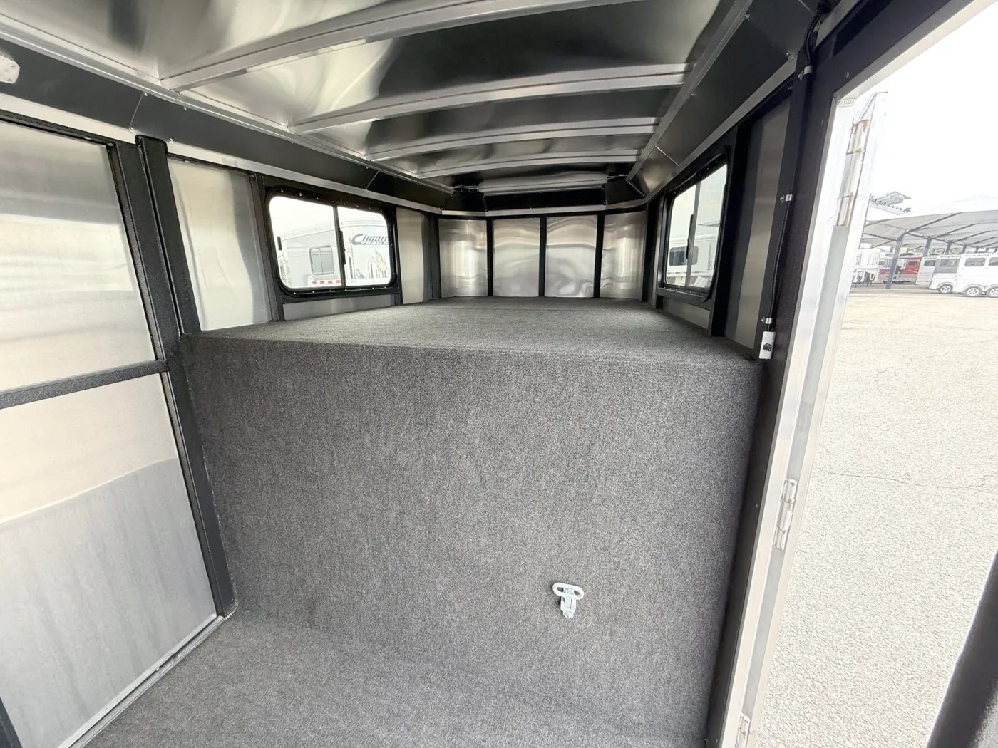 2025 Logan Coach Crossfire 3HGN | Photo 5 of 14