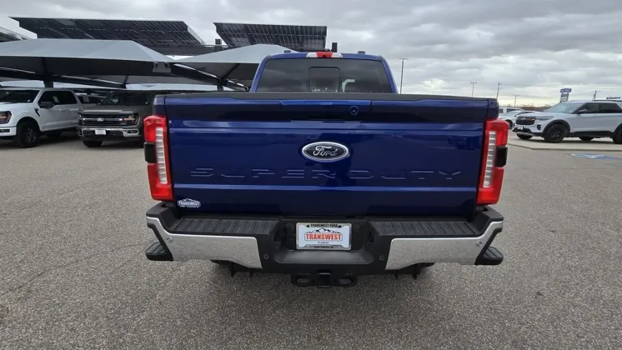 2026 Ford Super Duty F-350 | Photo 7 of 32