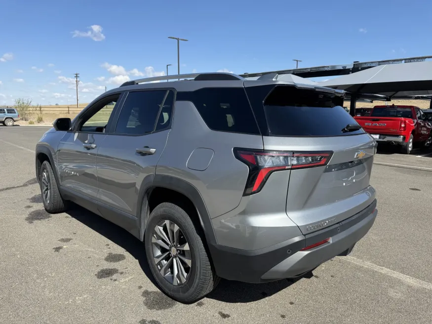 2025 Chevrolet Equinox AWD LT | Photo 5 of 18