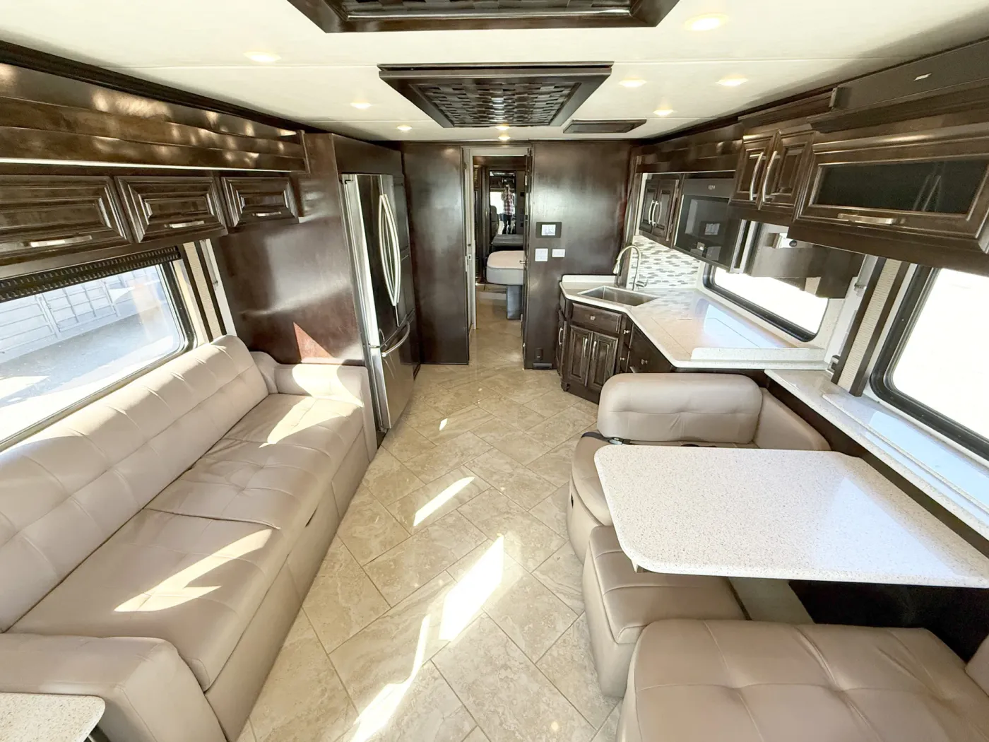 2019 Newmar New Aire 3341 | Photo 3 of 5