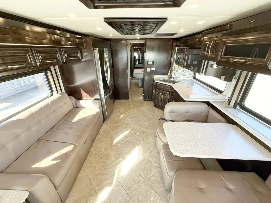 2019 Newmar New Aire 3341 | Photo 3 of 5