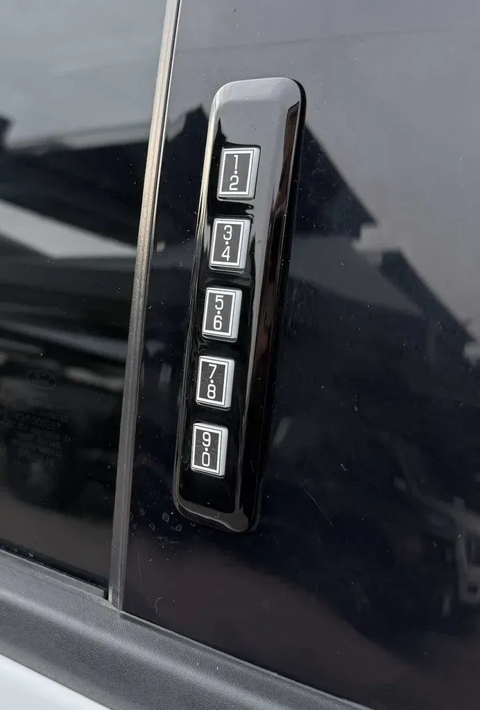 2023 Ford F-150 | Photo 12 of 31