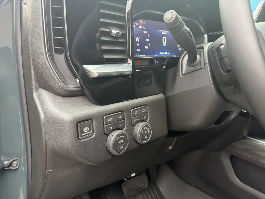 2026 Chevrolet Silverado 3500HD LTZ | Photo 13 of 22