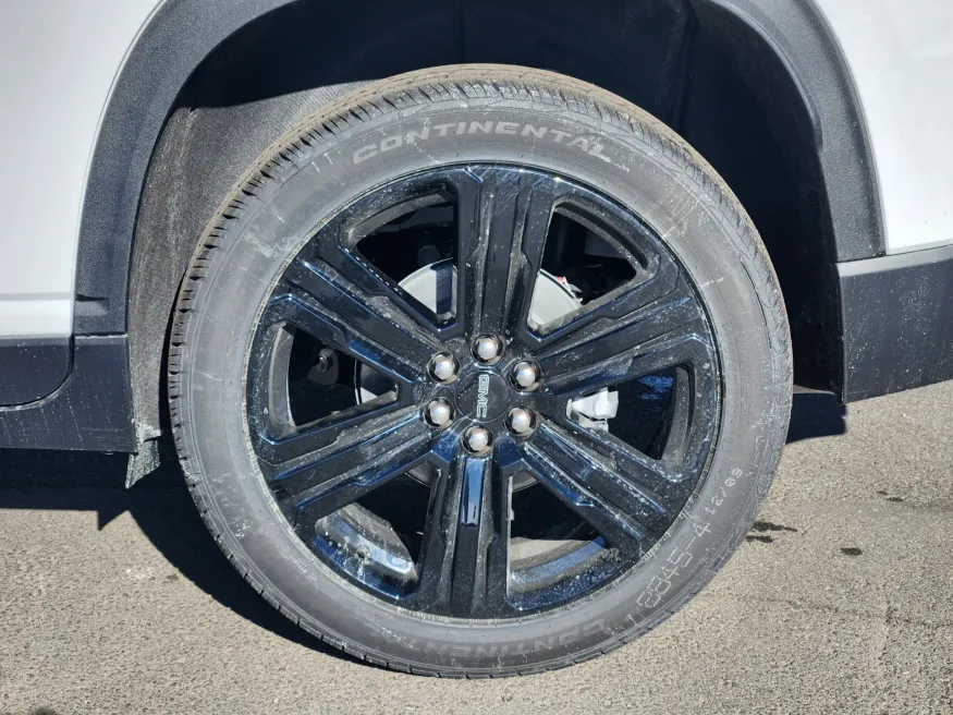 2026 GMC Acadia AWD Elevation | Photo 5 of 22