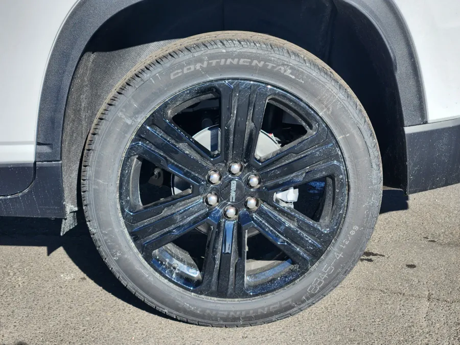 2026 GMC Acadia AWD Elevation | Photo 5 of 22