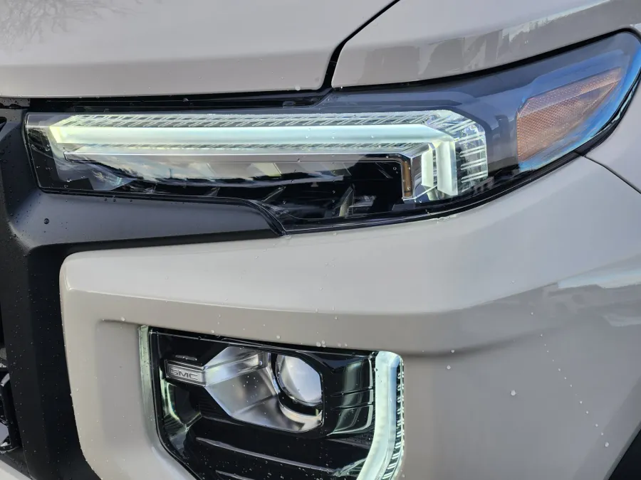 2026 GMC Canyon 4WD Elevation | Photo 6 of 22