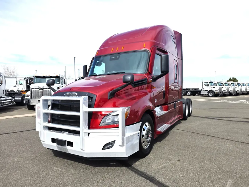 2022 Freightliner Cascadia 126 | Photo 1 of 16