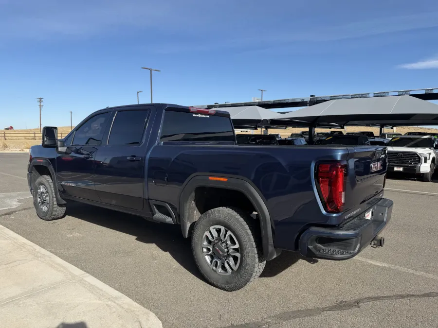 2022 GMC Sierra 2500HD AT4 | Photo 5 of 23
