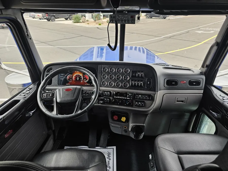 2022 Peterbilt 389 | Photo 14 of 22