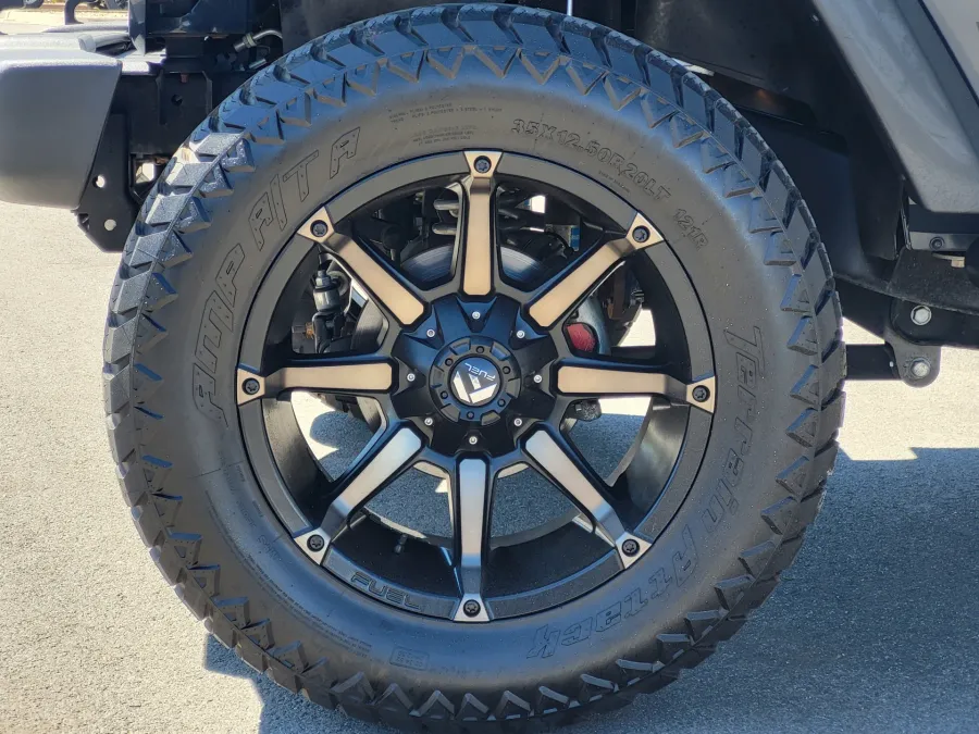 2016 Jeep Wrangler Unlimited | Photo 9 of 23