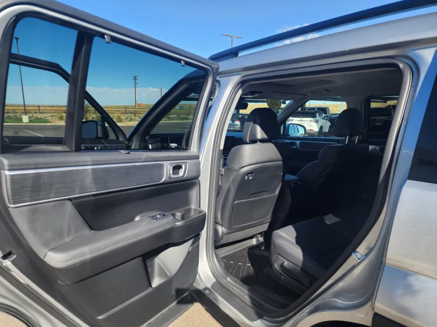 2024 Hyundai Santa Fe Limited | Photo 10 of 30