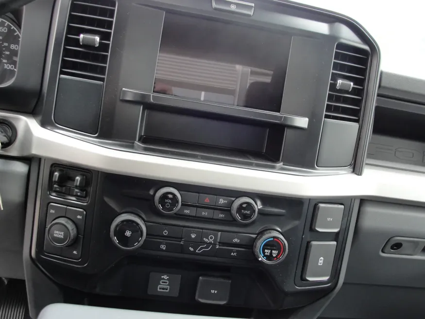 2025 Ford F-550 | Photo 8 of 10