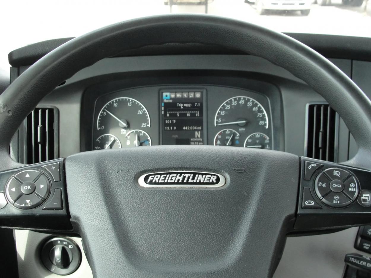 2019 Freightliner Cascadia | Photo 10 of 11