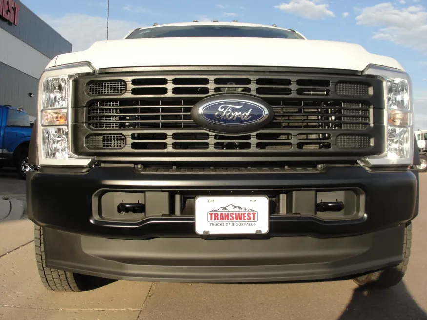 2026 Ford F-550 | Photo 5 of 31