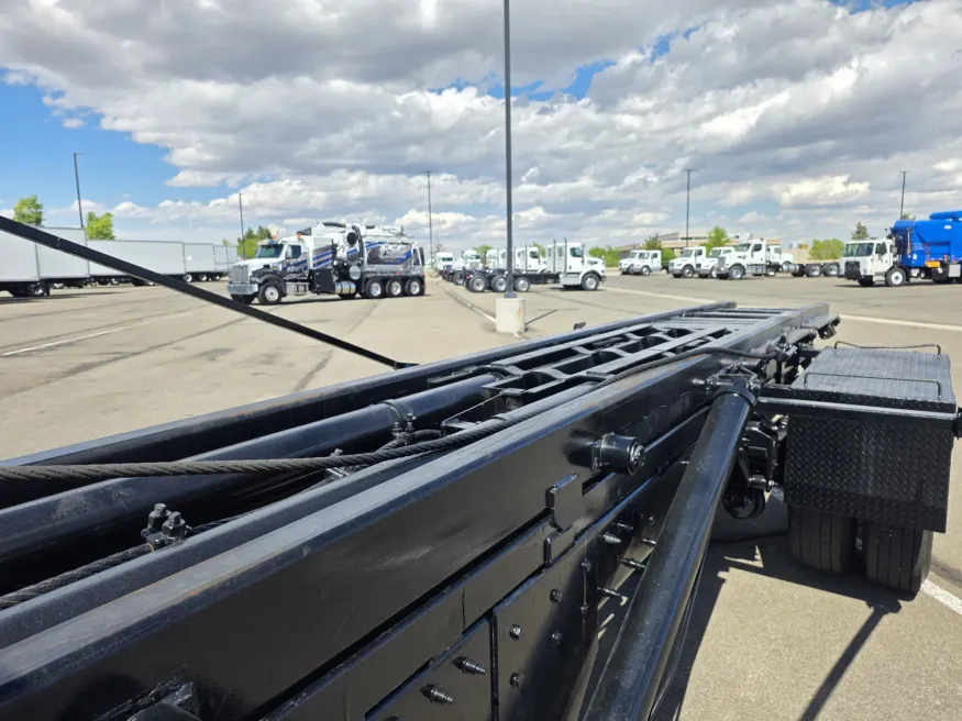 2022 Peterbilt 337 | Photo 12 of 23