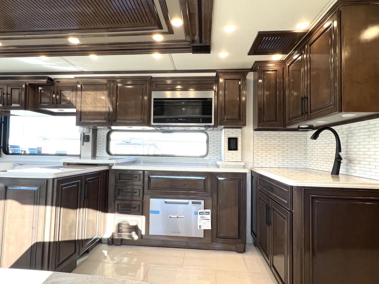 2024 Newmar London Aire 4569 | Photo 6 of 34