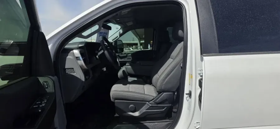 2026 Ford Super Duty F-250 | Photo 13 of 28
