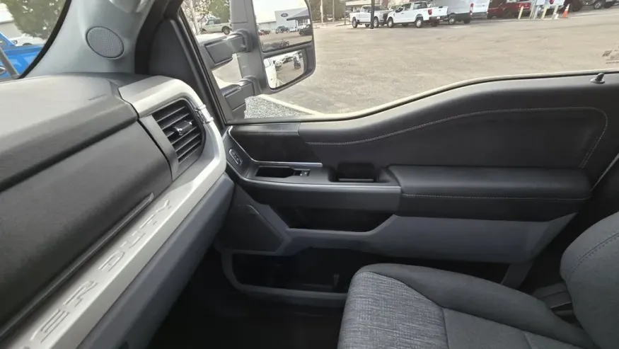 2026 Ford Super Duty F-250 | Photo 38 of 41