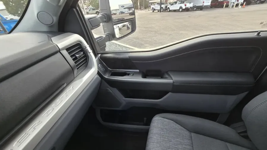 2026 Ford Super Duty F-250 | Photo 38 of 41