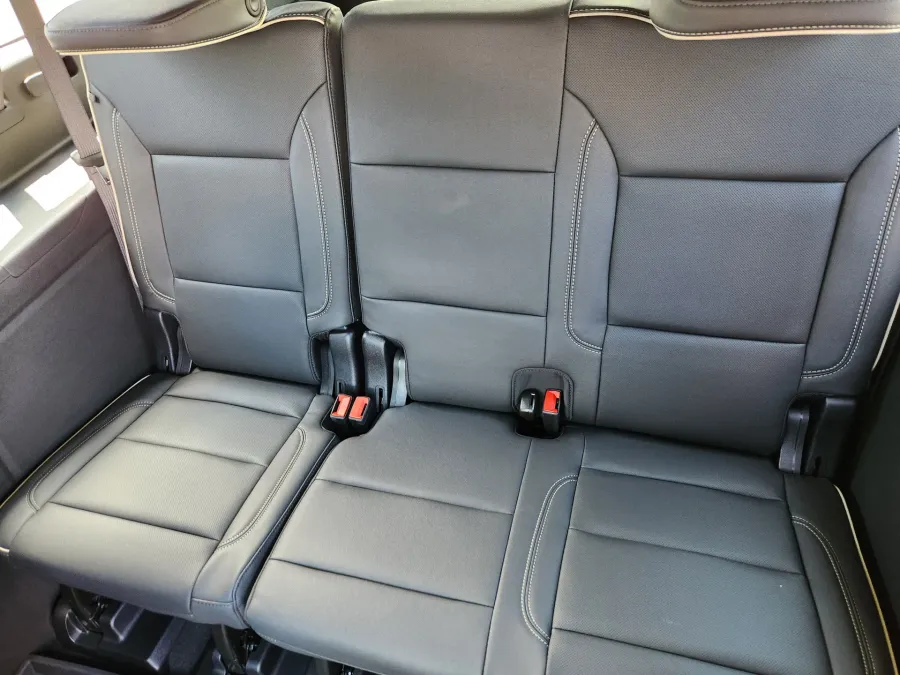 2025 GMC Yukon XL Elevation | Photo 12 of 33