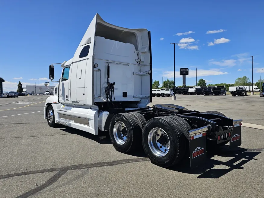 2022 Western Star 5700XE | Photo 6 of 23