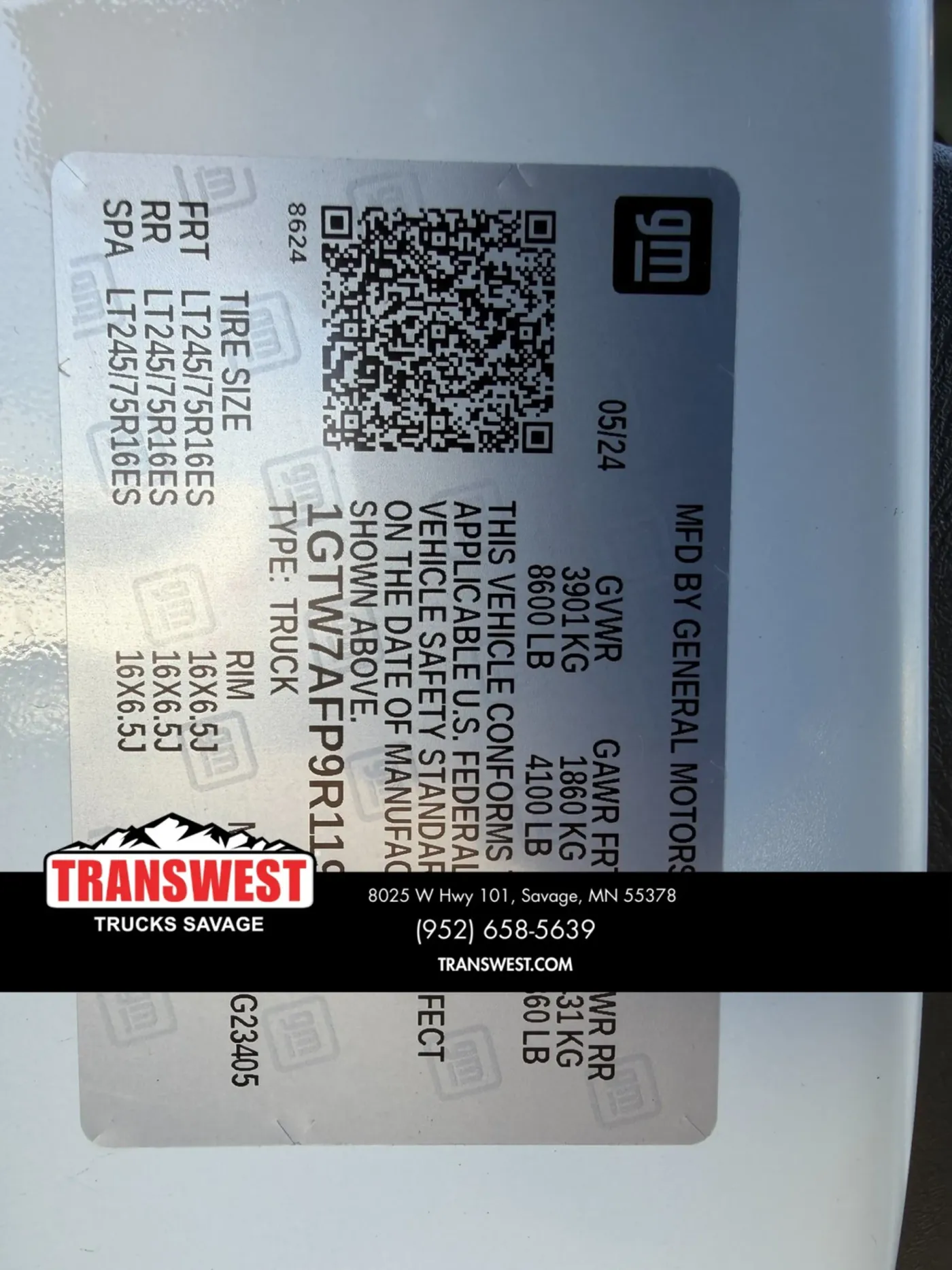 2024 GMC Savana | Photo 2 of 21